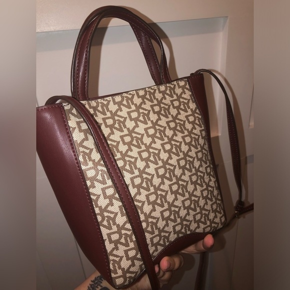 ✨2 for $25✨ DKNY Luda Signature Small Tote Purse! - Picture 2 of 5